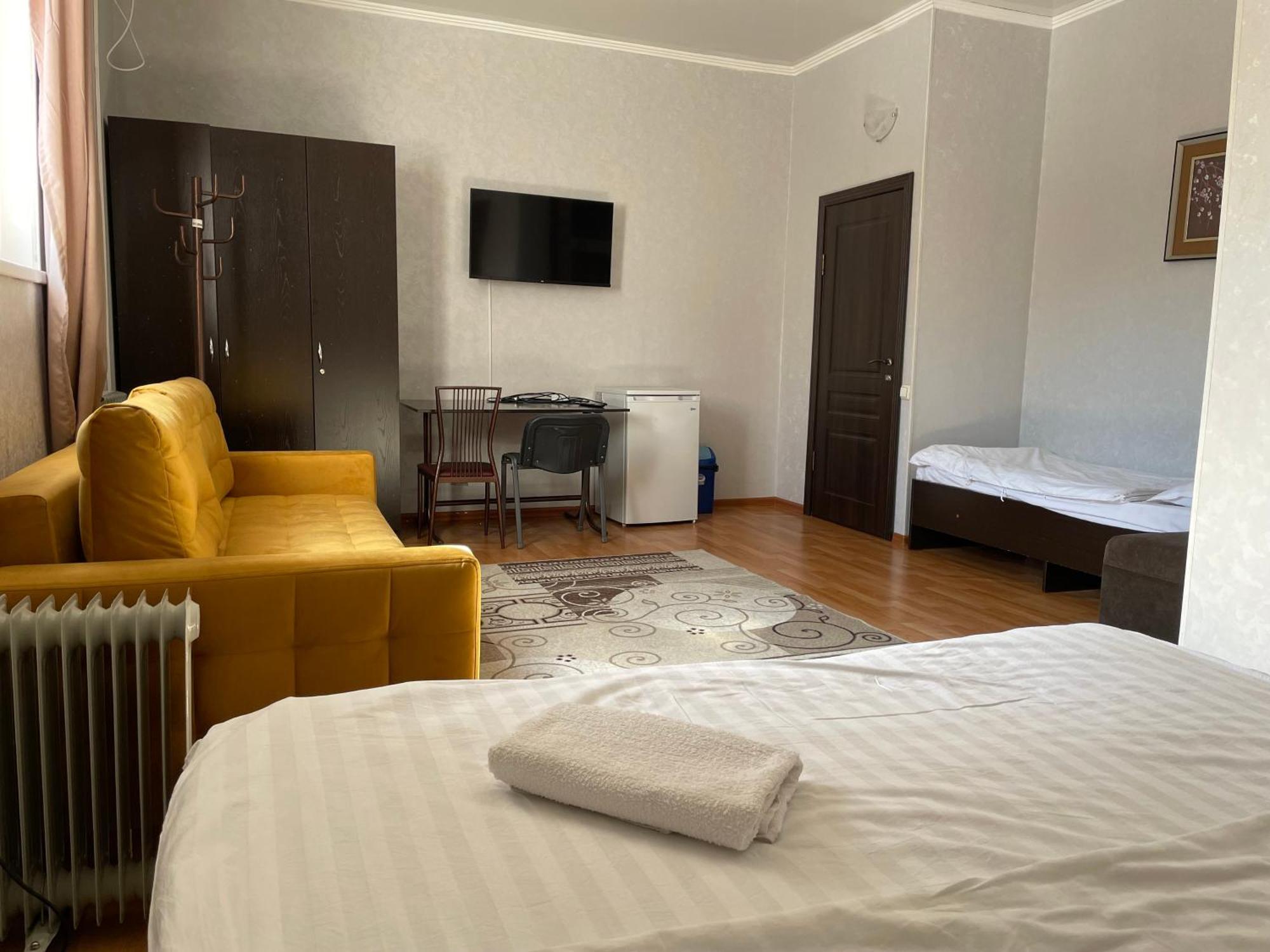 Fiveseasons Hostel Almaty Exterior photo