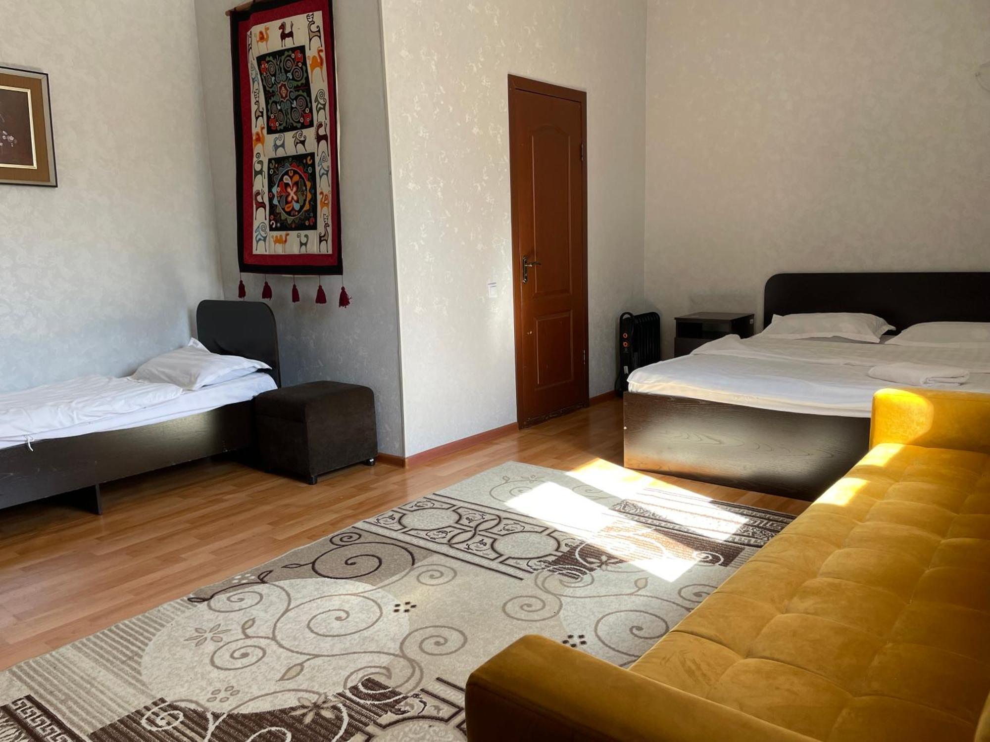Fiveseasons Hostel Almaty Exterior photo